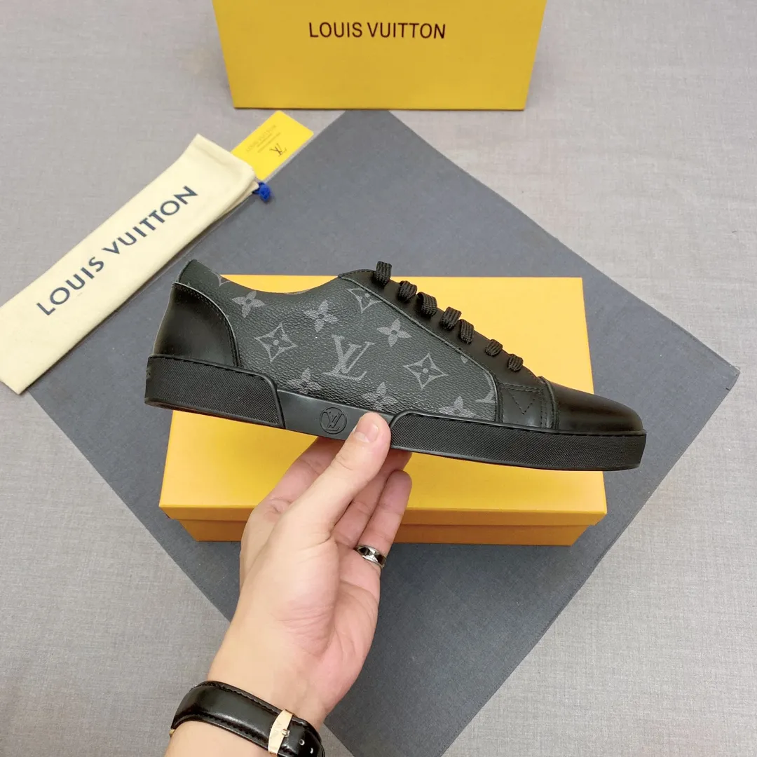 p360 LV men's shoes, casual shoes, sneakers, an international high-end brand, this model is the official classic model, 1:1 quality, made by famous manufacturers, made of Italian cowhide ➕PVC presbyoplasty material, perfect last shape, generous and fashionable design, attracting many consumers, top-grade cowhide inside, made of cowhide: what you want is high quality; dear friends, don't miss to forward the picture, the code number is 38_44 optional, No. 019